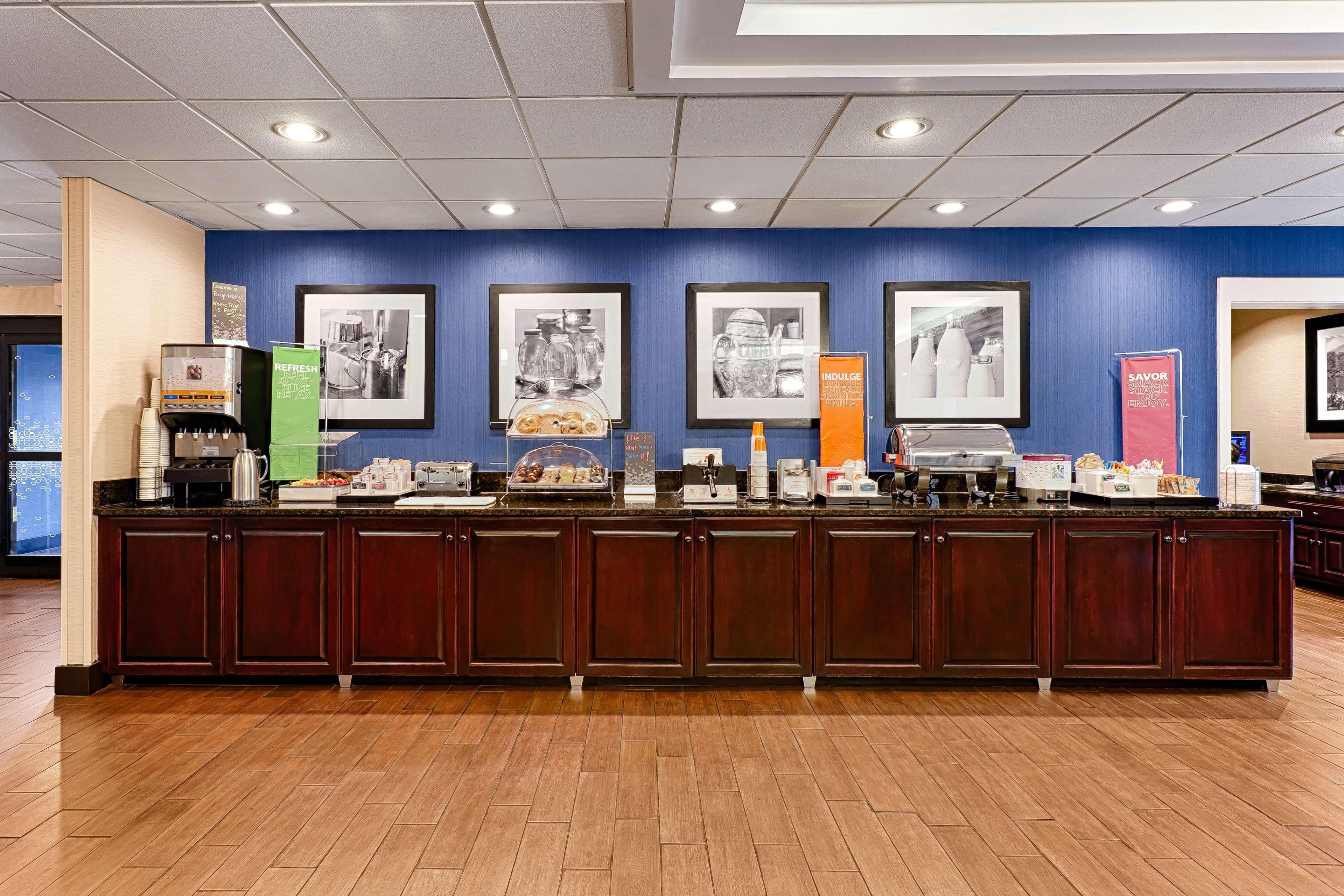 Hampton Inn Morganton Bagian luar foto