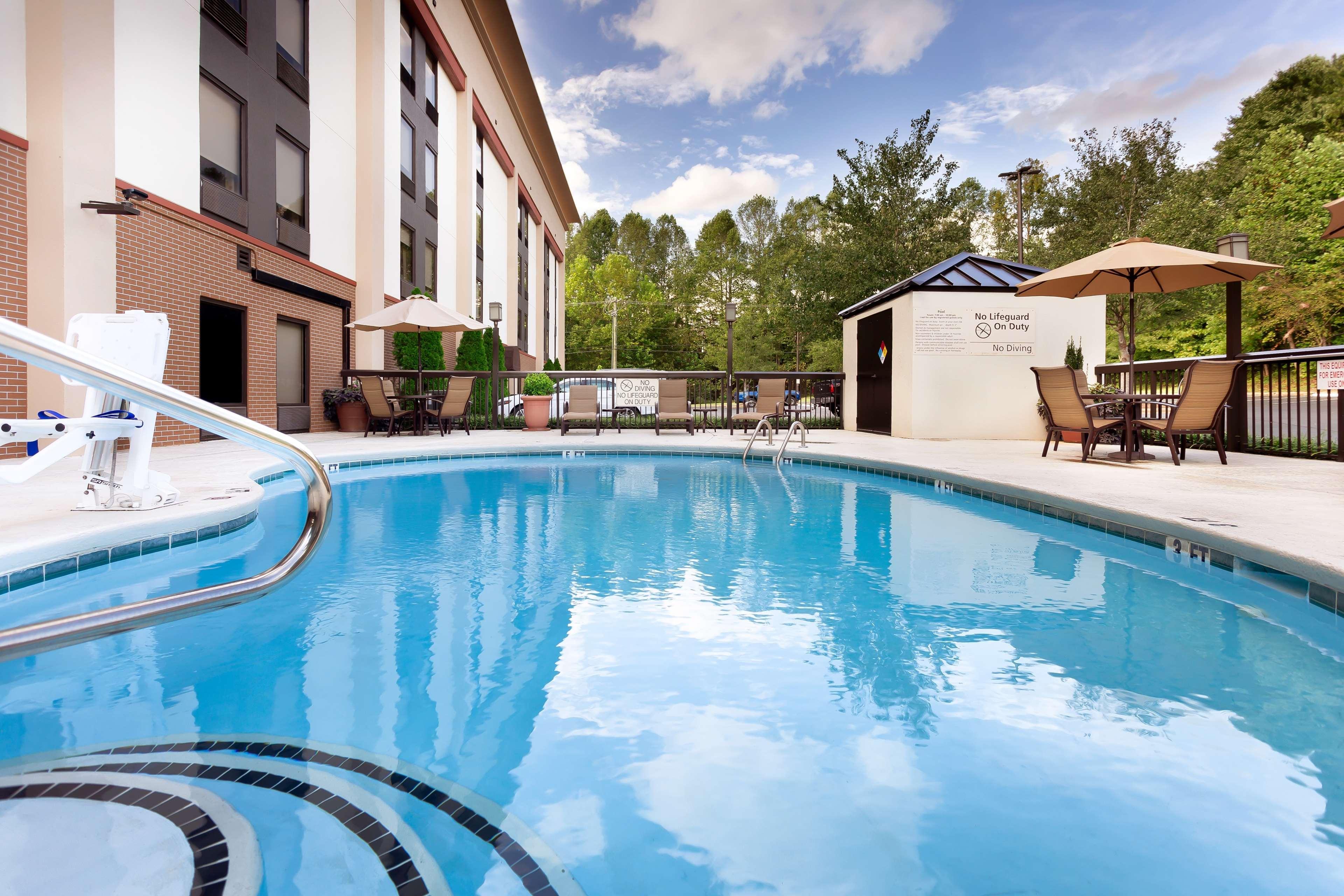Hampton Inn Morganton Bagian luar foto